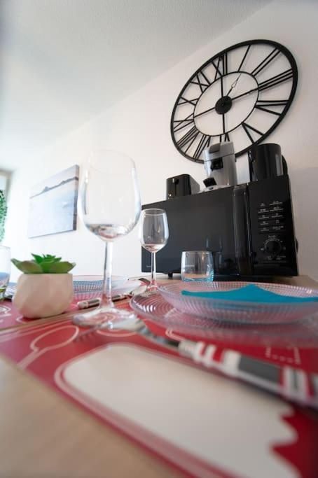 Fully Equipped Apartment St Charles Train Station Marseille Bagian luar foto