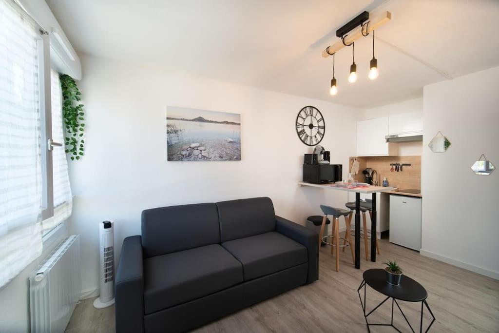 Fully Equipped Apartment St Charles Train Station Marseille Bagian luar foto
